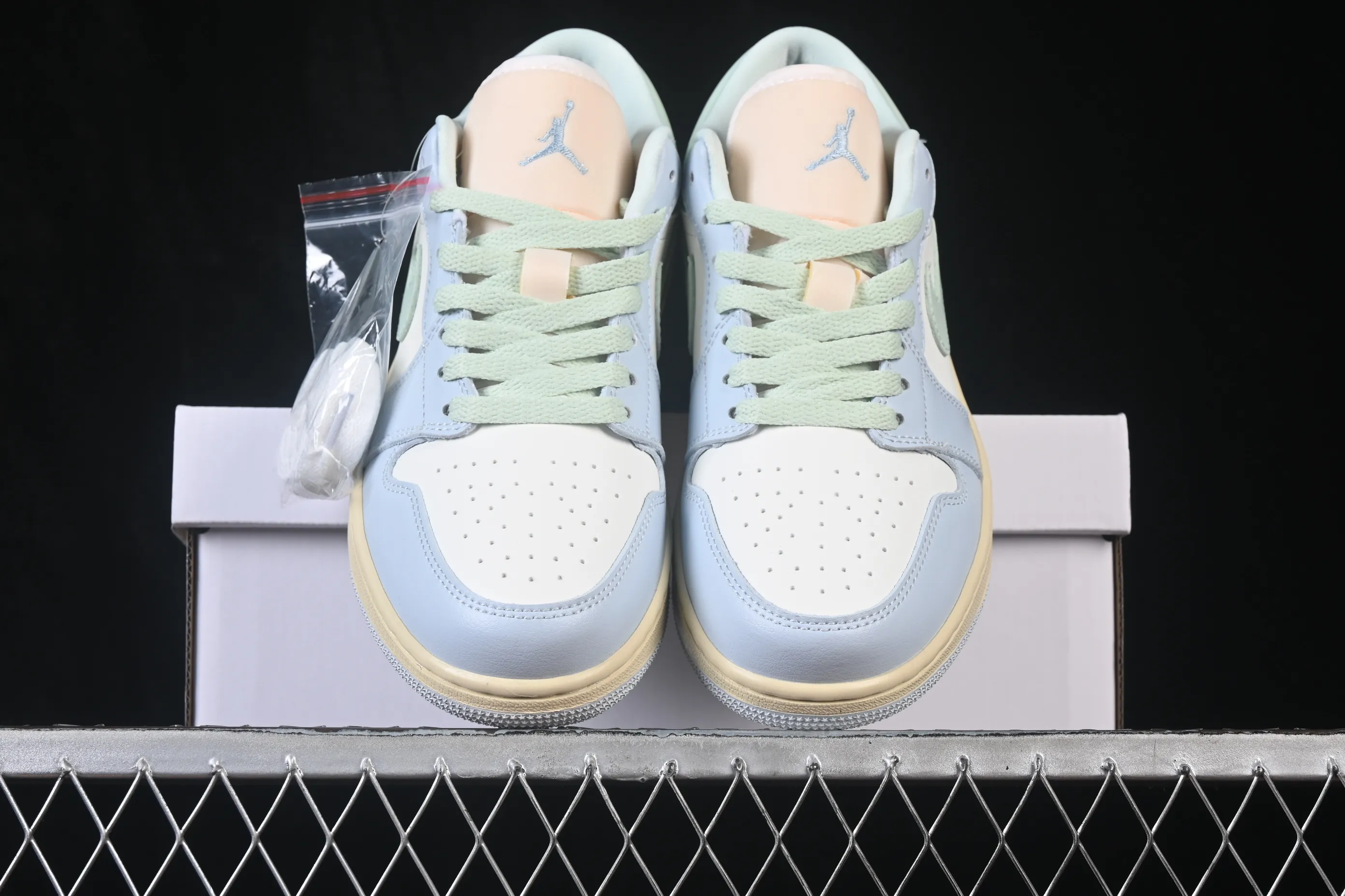 All categories Air Jordan Jordan series basketball shoes Air Jordan 1 Low Air Jordan 1 Low AJ1 Joe 1 light blue color matching low-top cultural casual sneakers DC0774-108